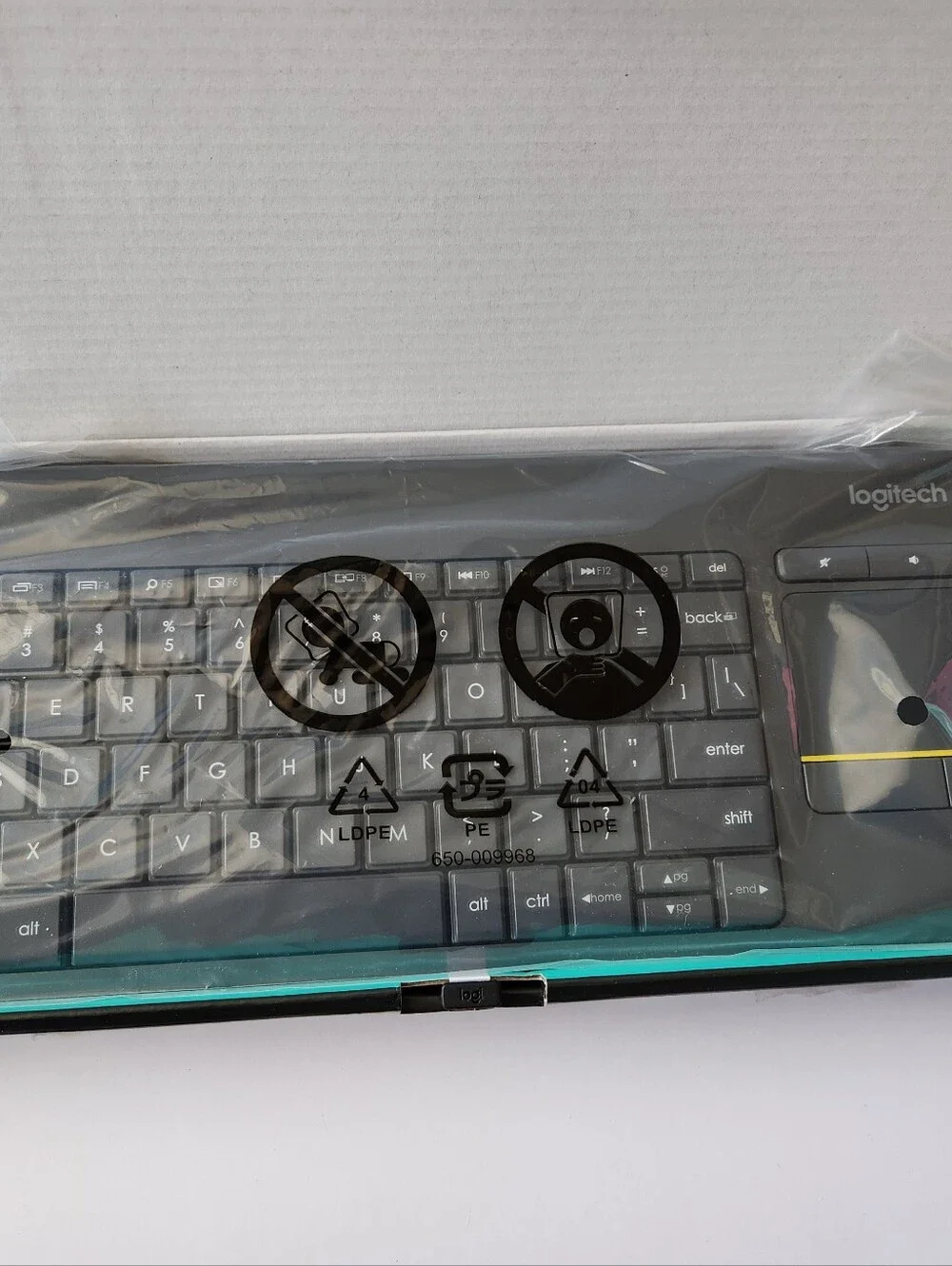 Logitech K400 Plus Wireless Touch TV Keyboard. PC To TV Entertainment